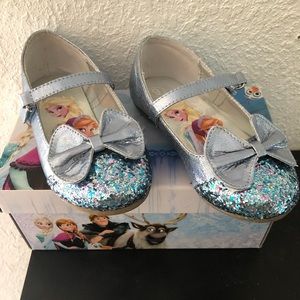 ❄️❄️Little girl frozen shoes!!❄️❄️